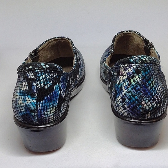 Naturalizer Women' Leather Shoes Slip Resistant Snakeskin Print Size 8.5 Clogs - Picture 3 of 8